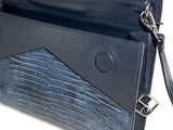Maia Clutch Echsenprägung marine blau